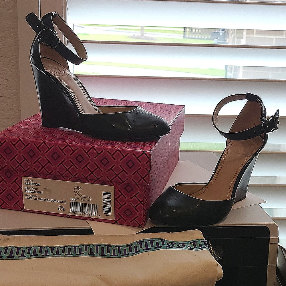 Tory burch wedge sandals
